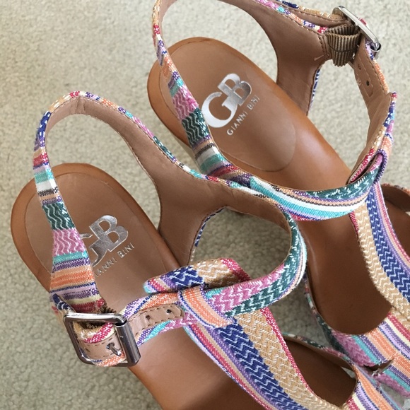 NEW! Gianni Bini wedge heels size 9! - Picture 3 of 4